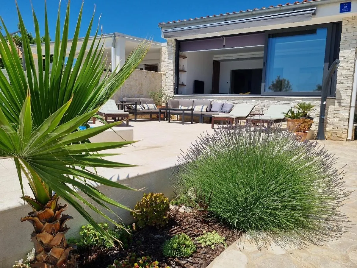 Holiday House Nataly Vir